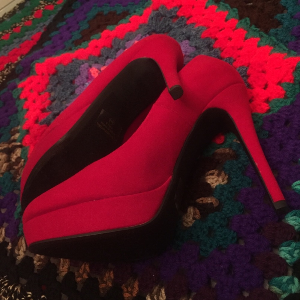 Red Stiletto - Picture 5 of 6